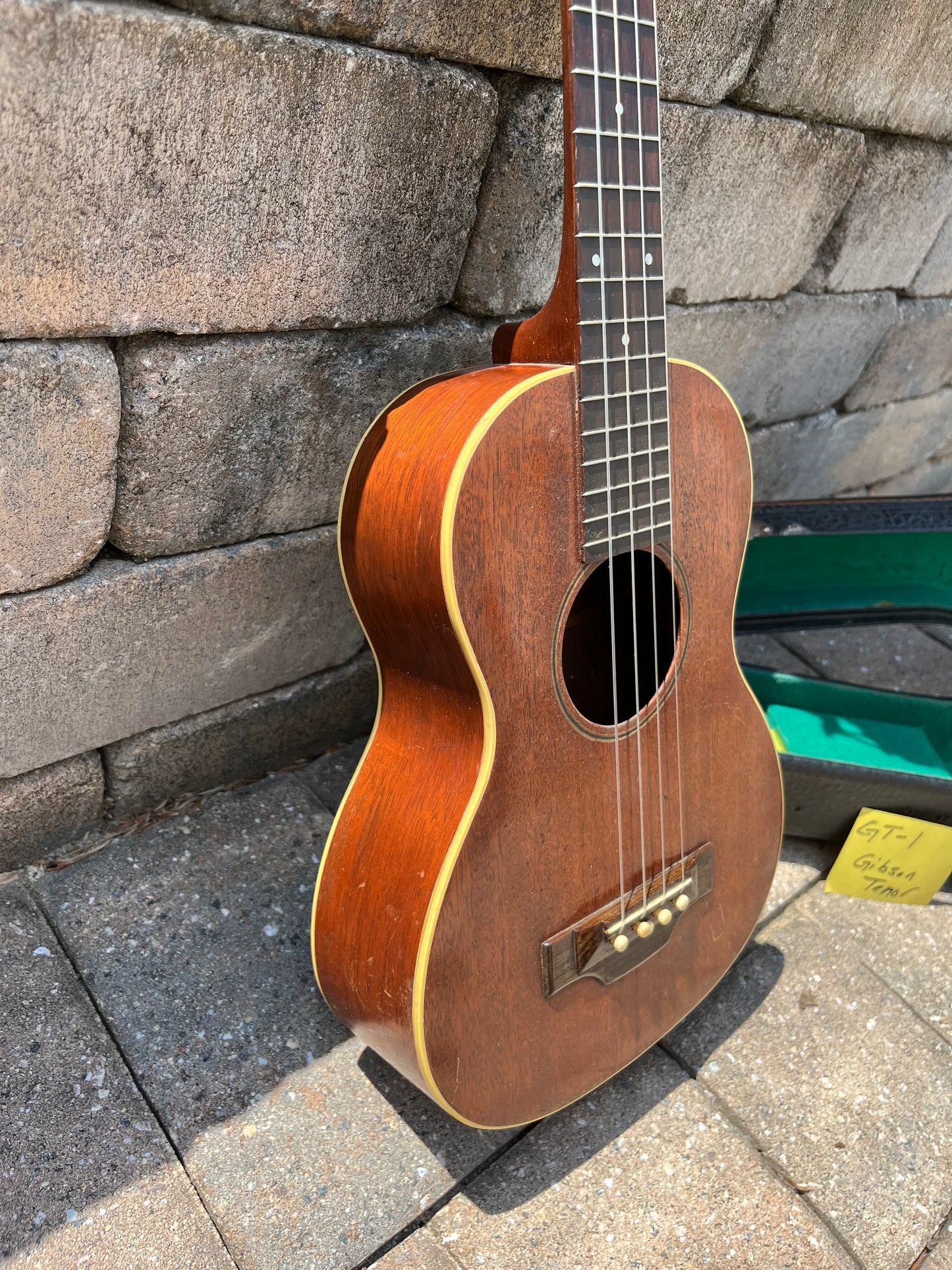 Vintage Gibson TU Tenor Ukulele