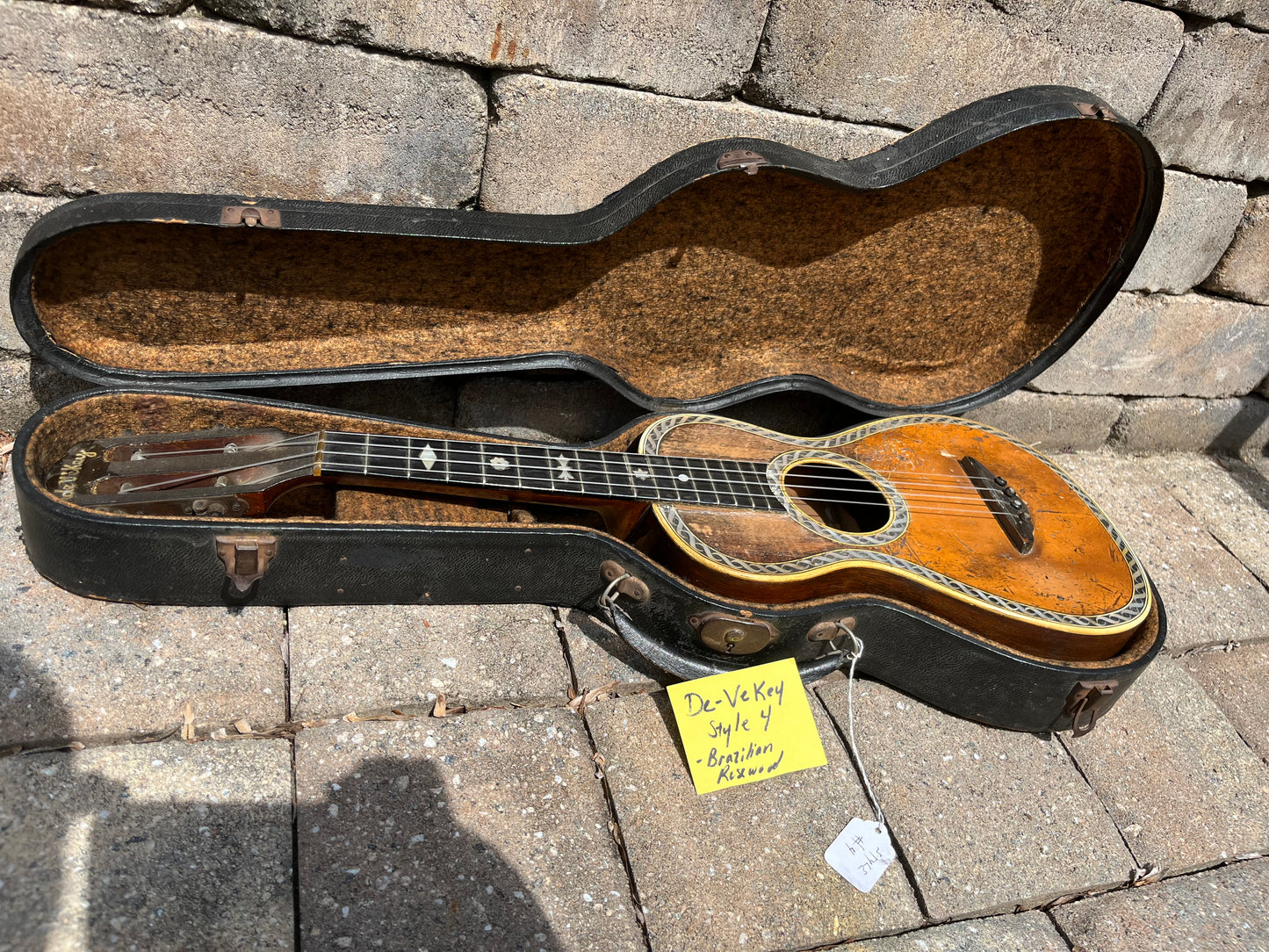 Vintage De-VeKey Style 4 Ukulele