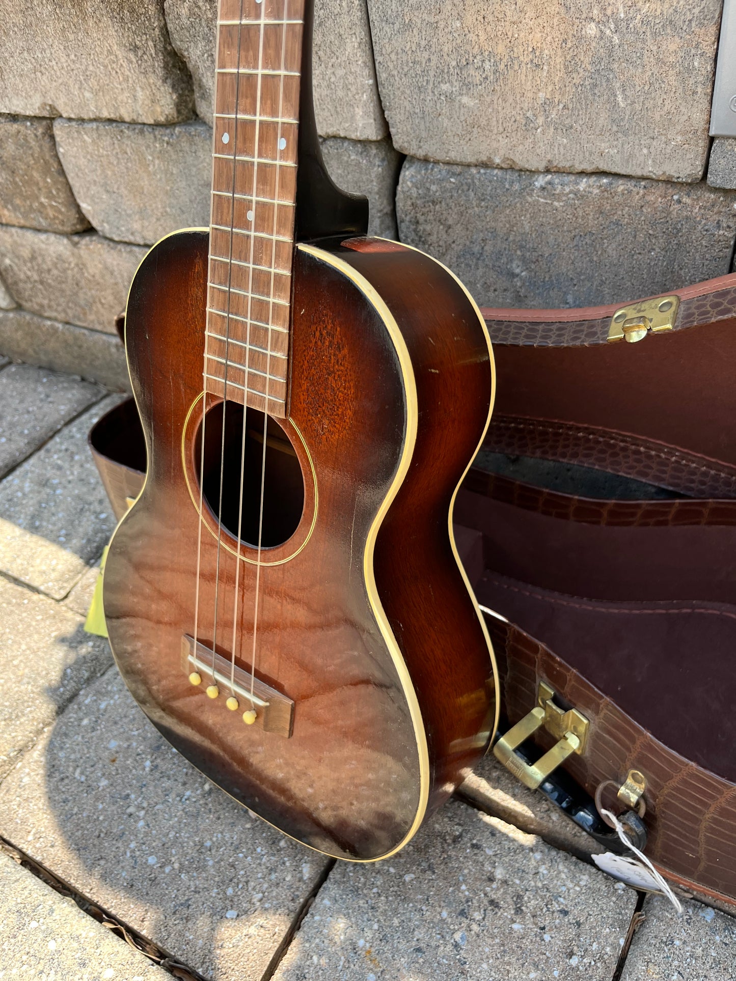 Vintage Gibson TU-2 Tenor Ukulele