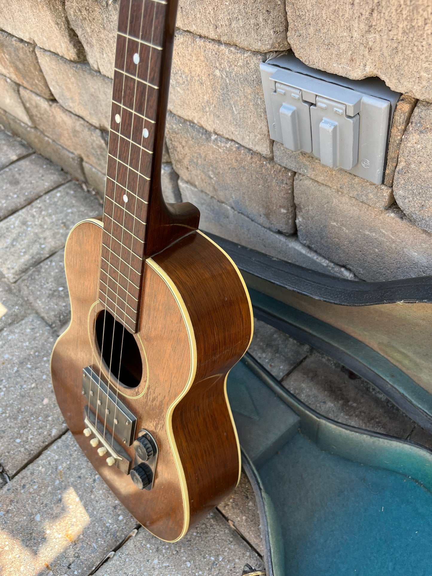 Vintage Gibson ETU-2 Tenor Electric Ukulele