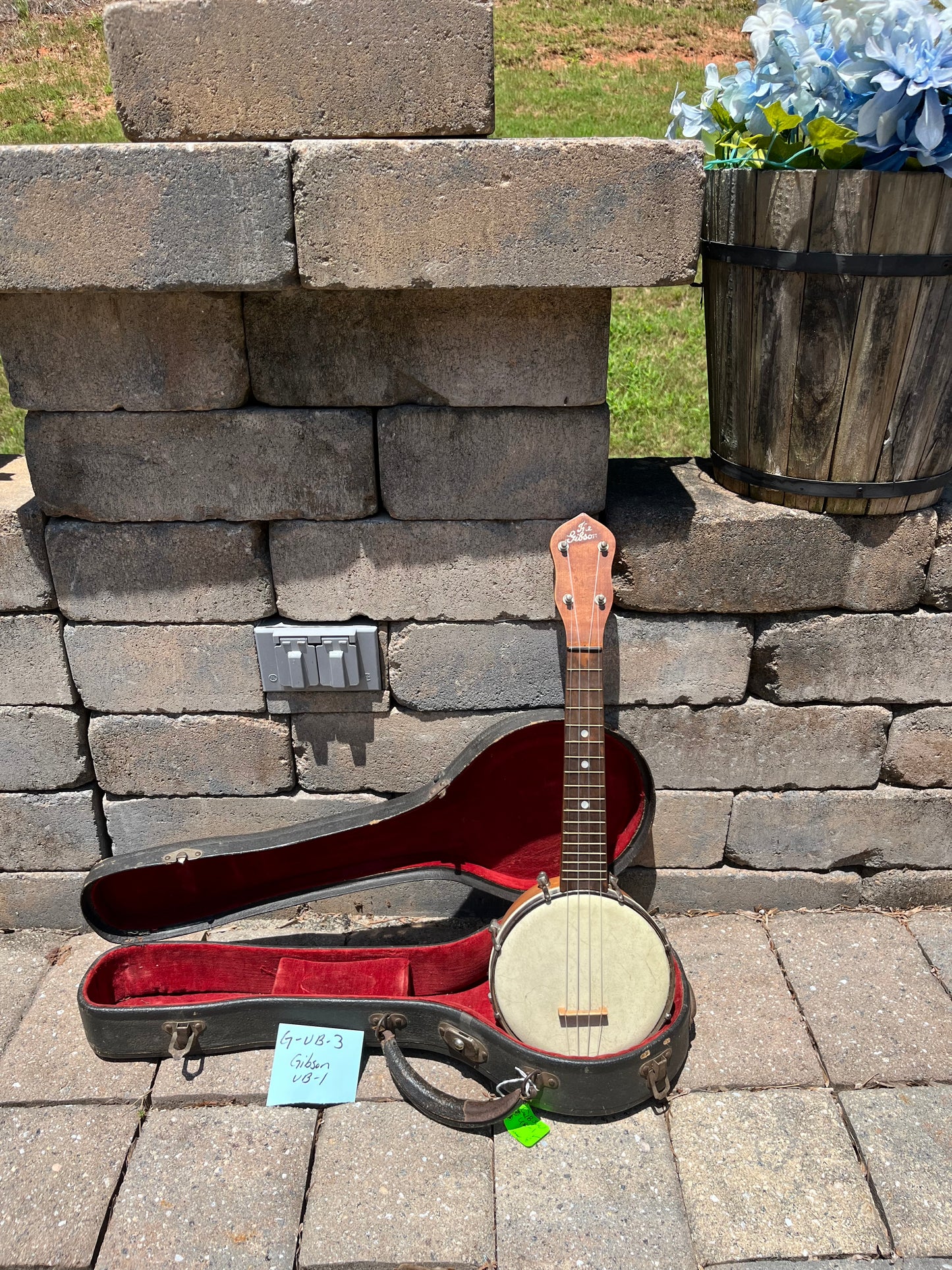 Vintage Gibson Ukulele Banjo UB-1