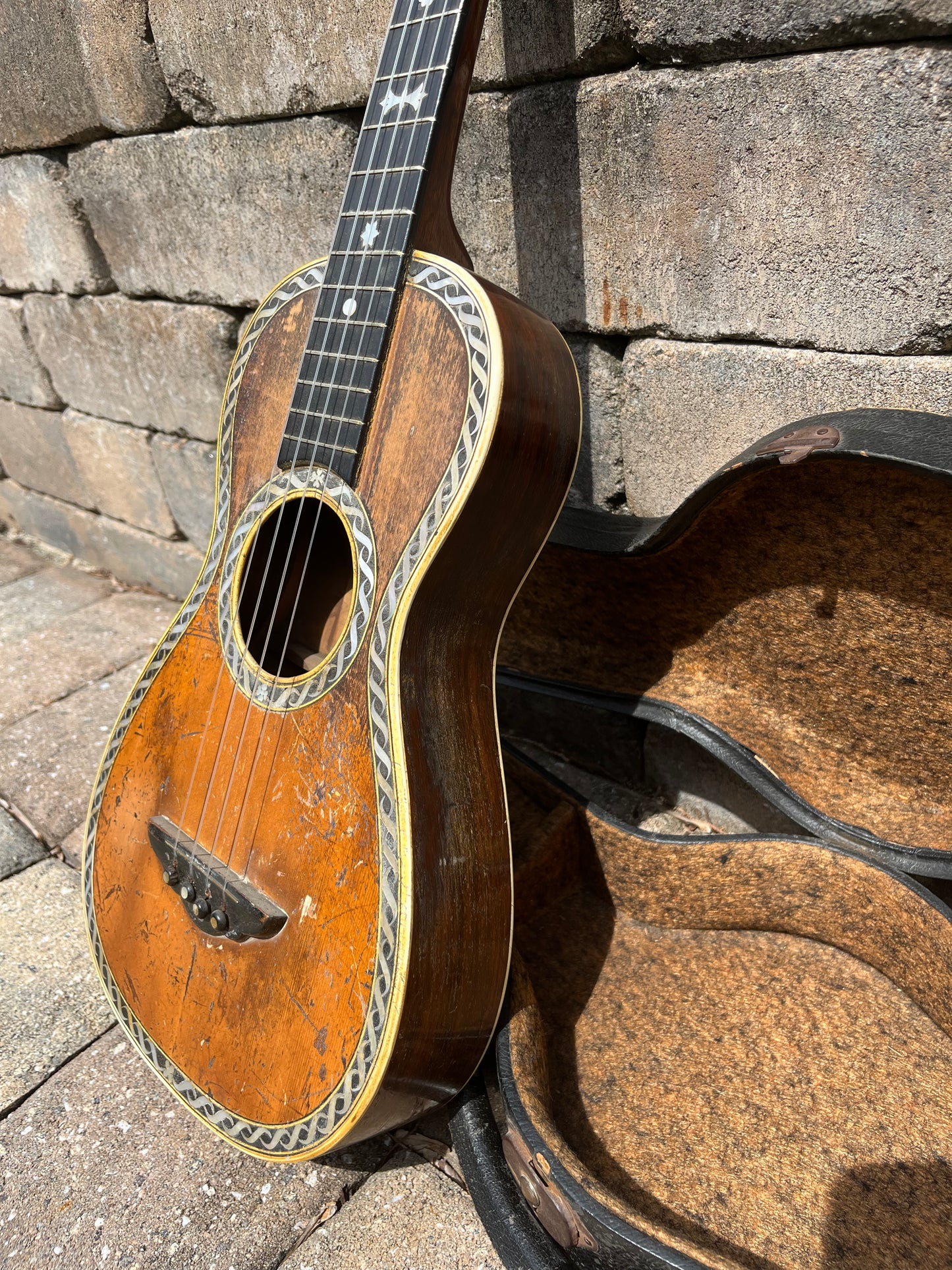 Vintage De-VeKey Style 4 Ukulele