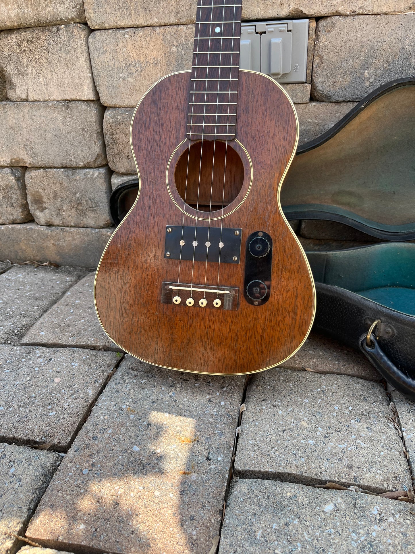 Vintage Gibson ETU-2 Tenor Electric Ukulele