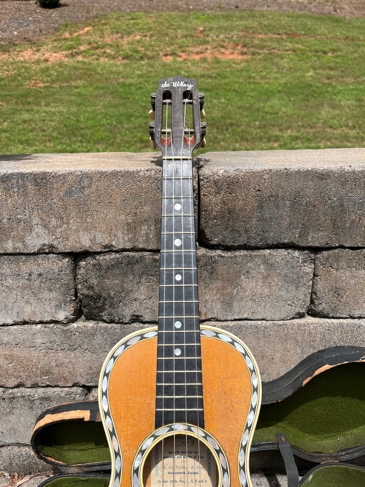 Vintage De-Vekey Style 3 Tenor Ukulele