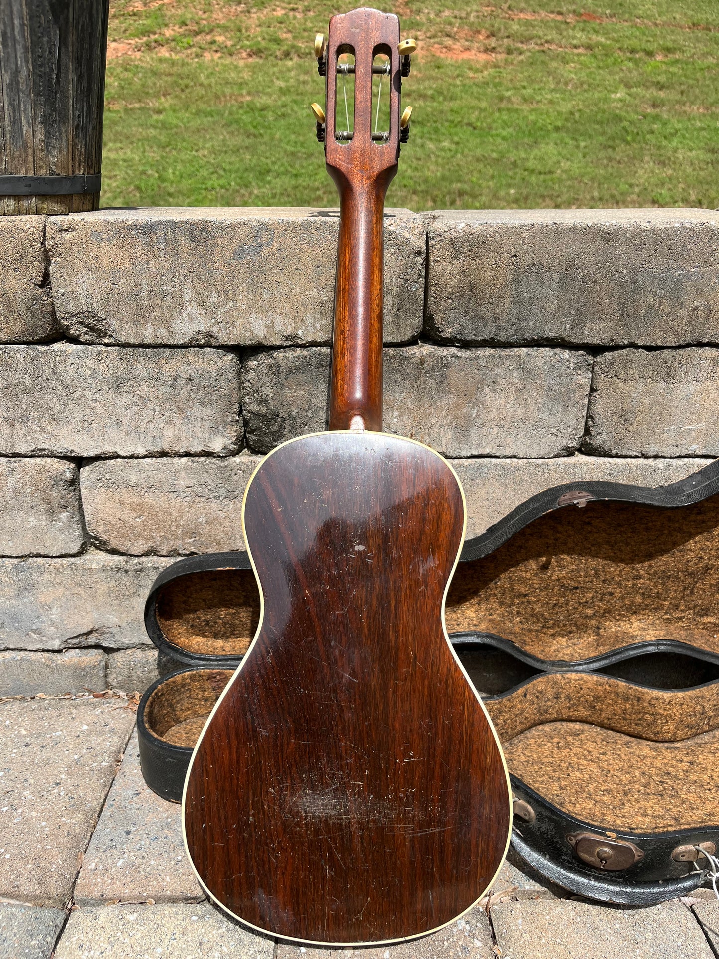 Vintage De-VeKey Style 4 Ukulele
