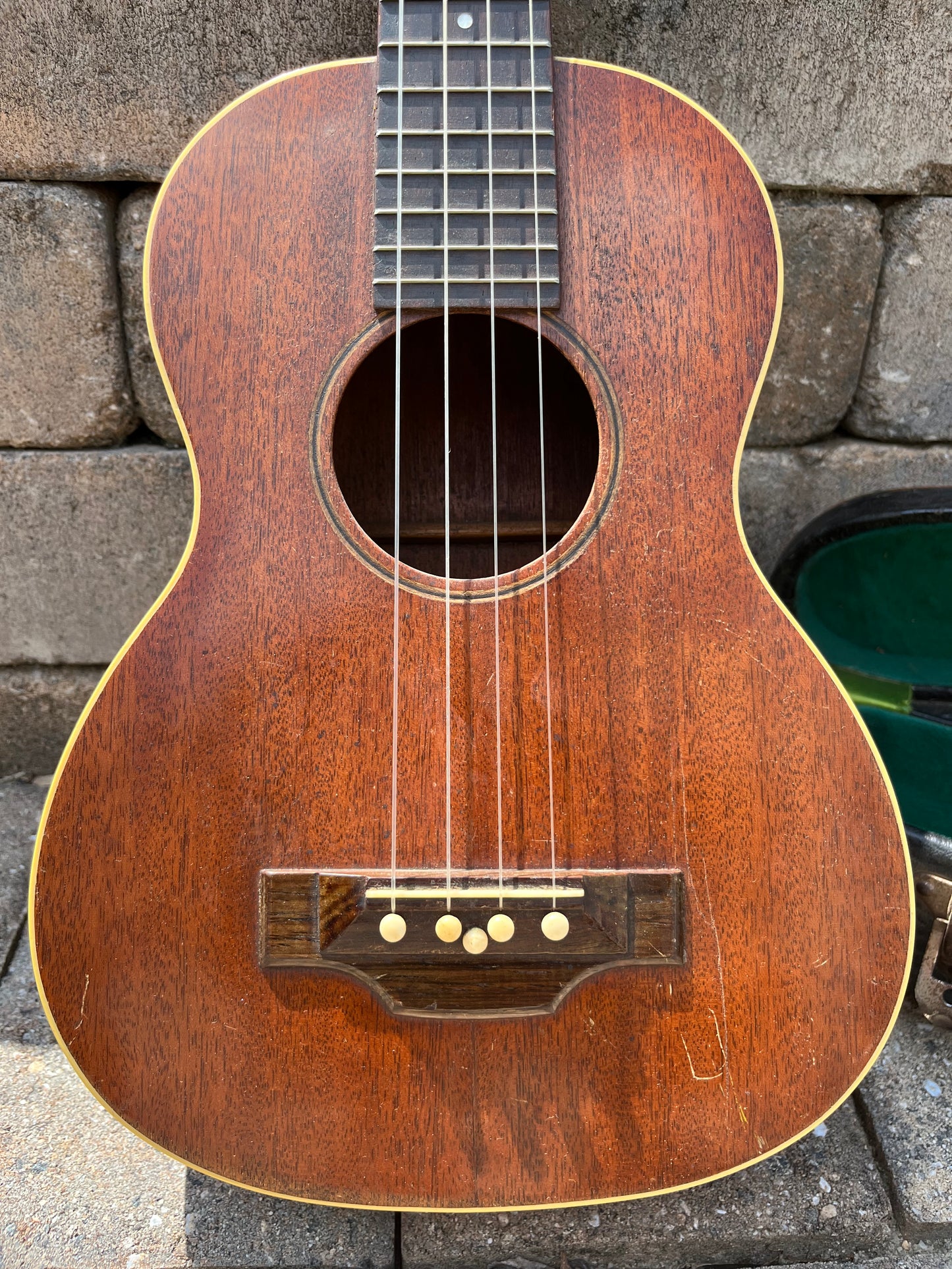 Vintage Gibson TU Tenor Ukulele