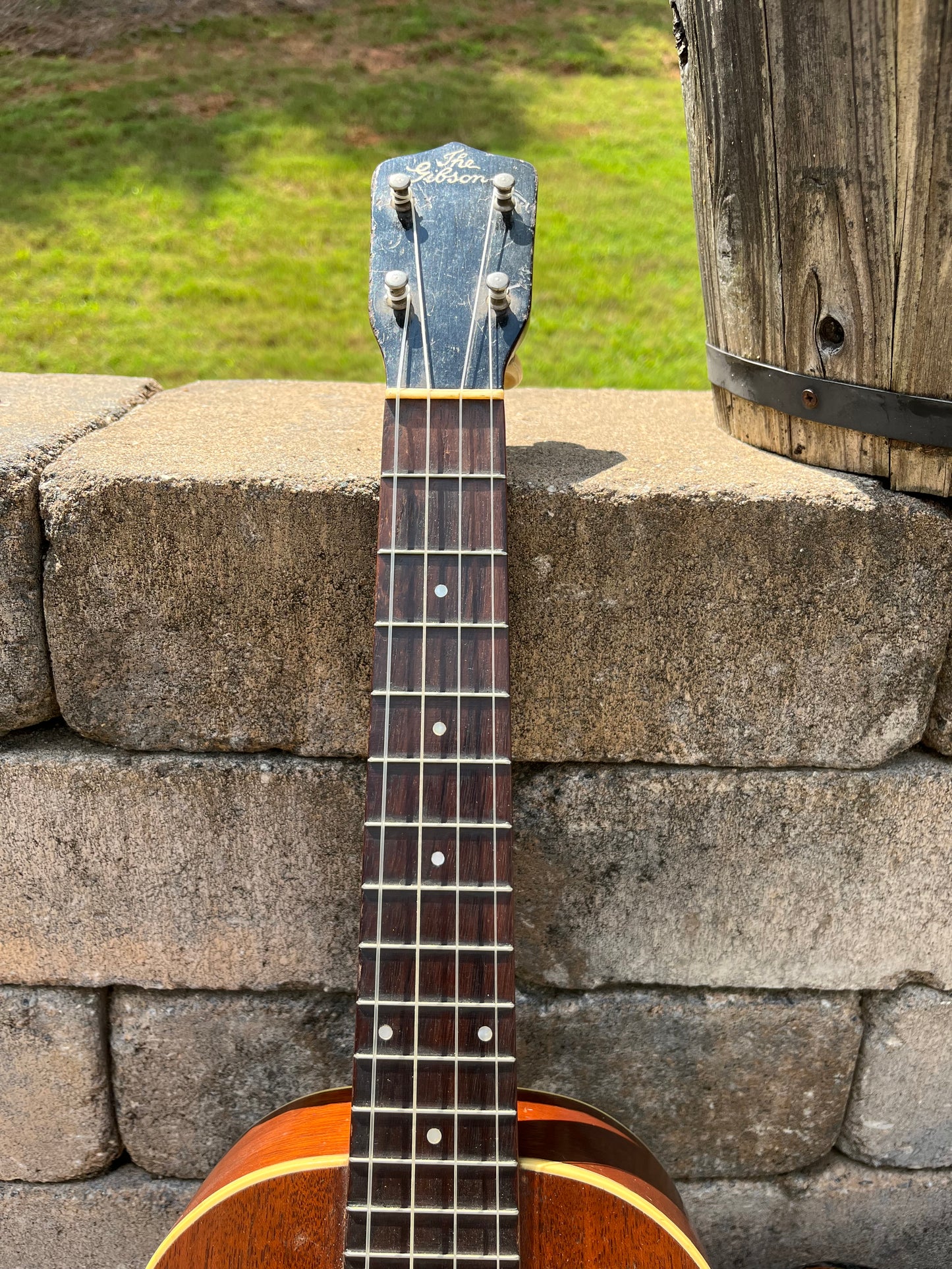 Vintage Gibson TU Tenor Ukulele