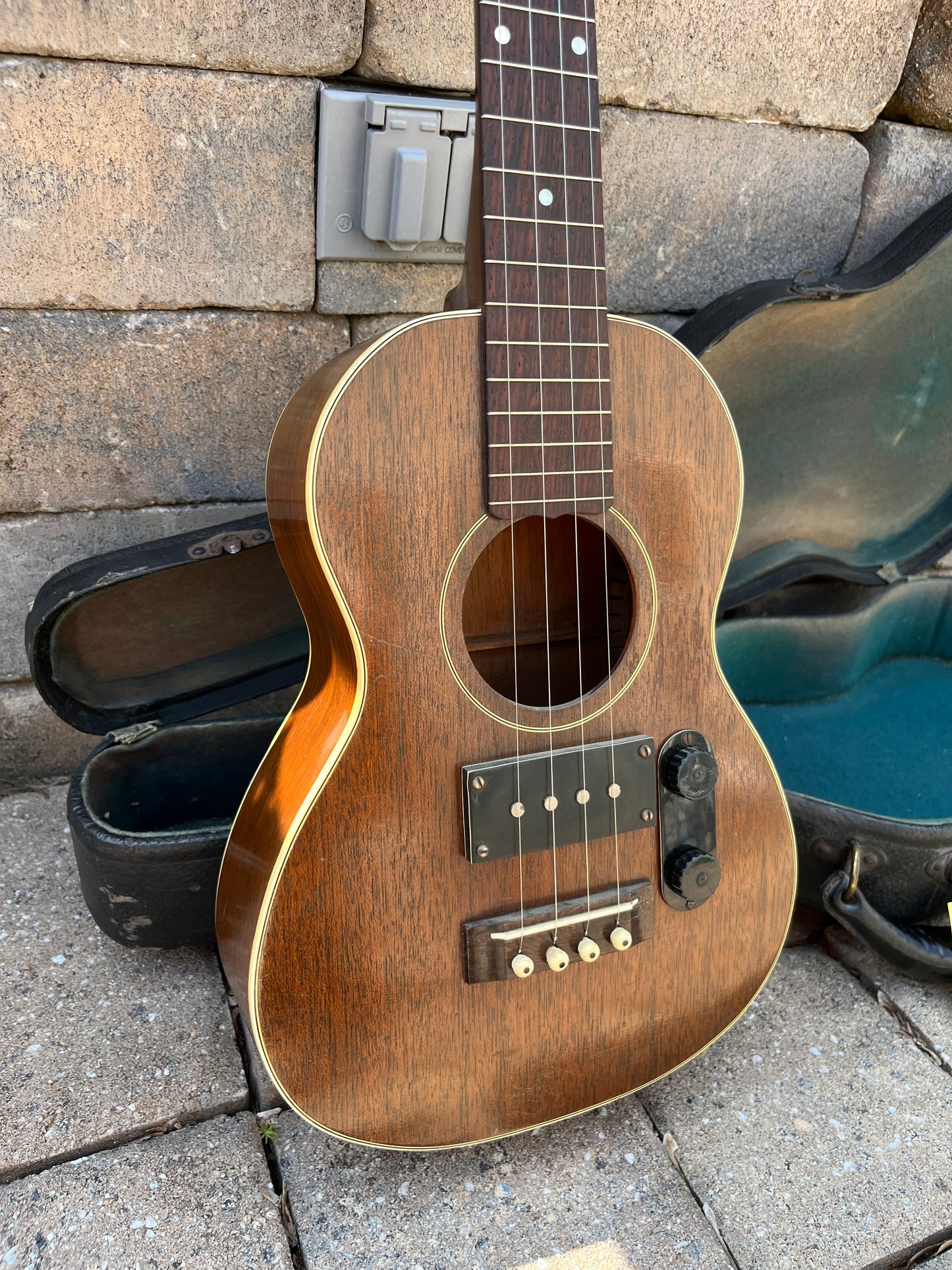 Vintage Gibson ETU-2 Tenor Electric Ukulele