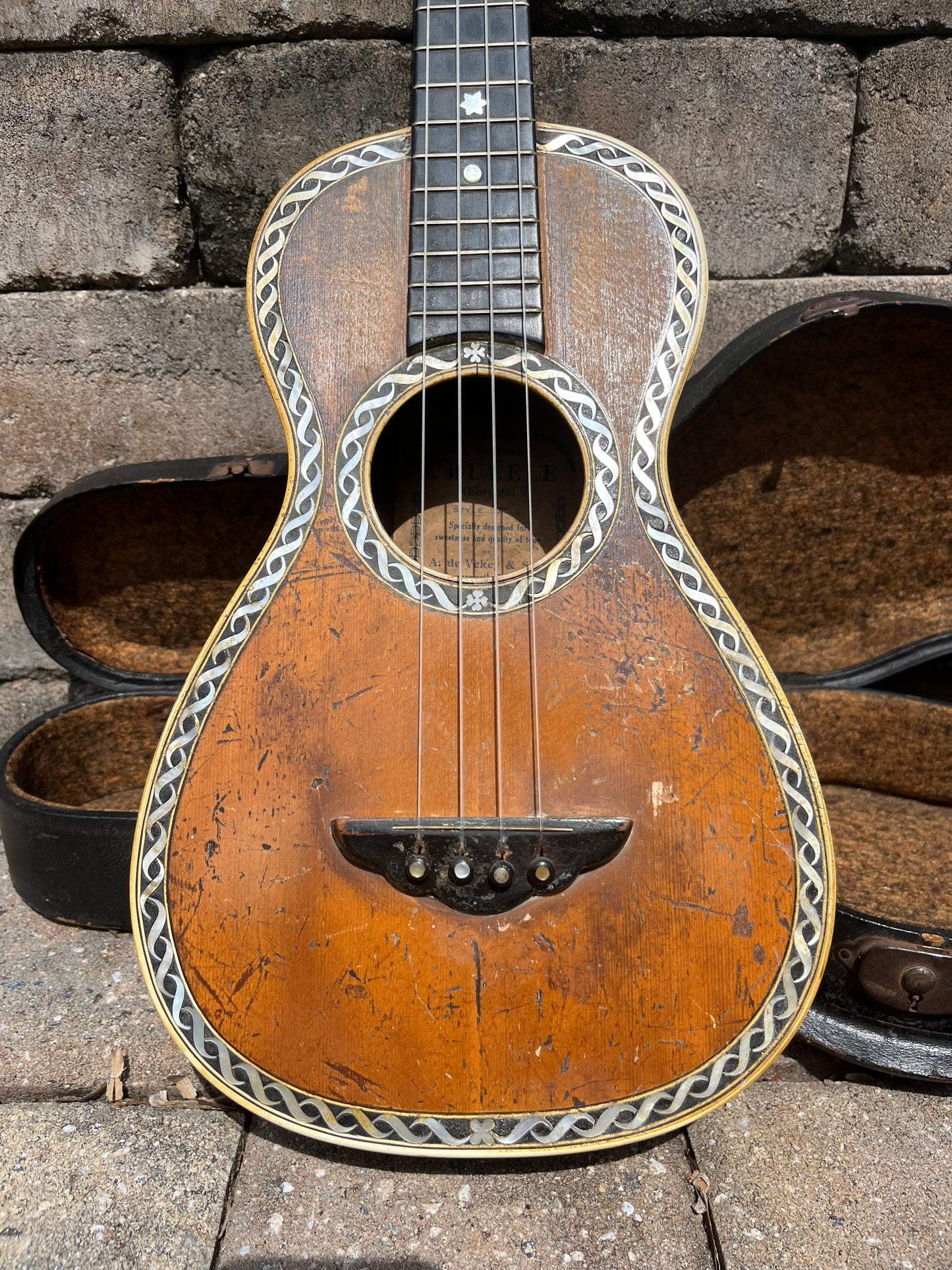 Vintage De-VeKey Style 4 Ukulele
