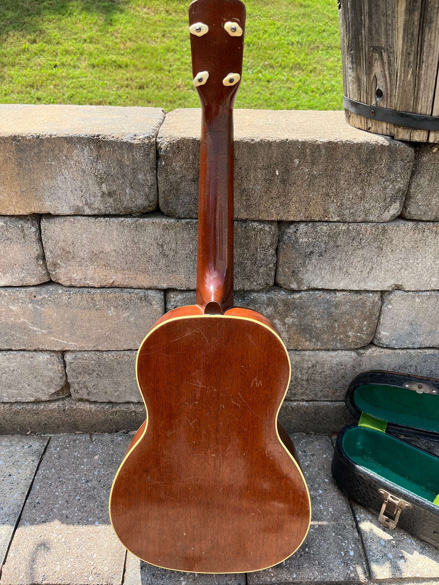 Vintage Gibson TU Tenor Ukulele