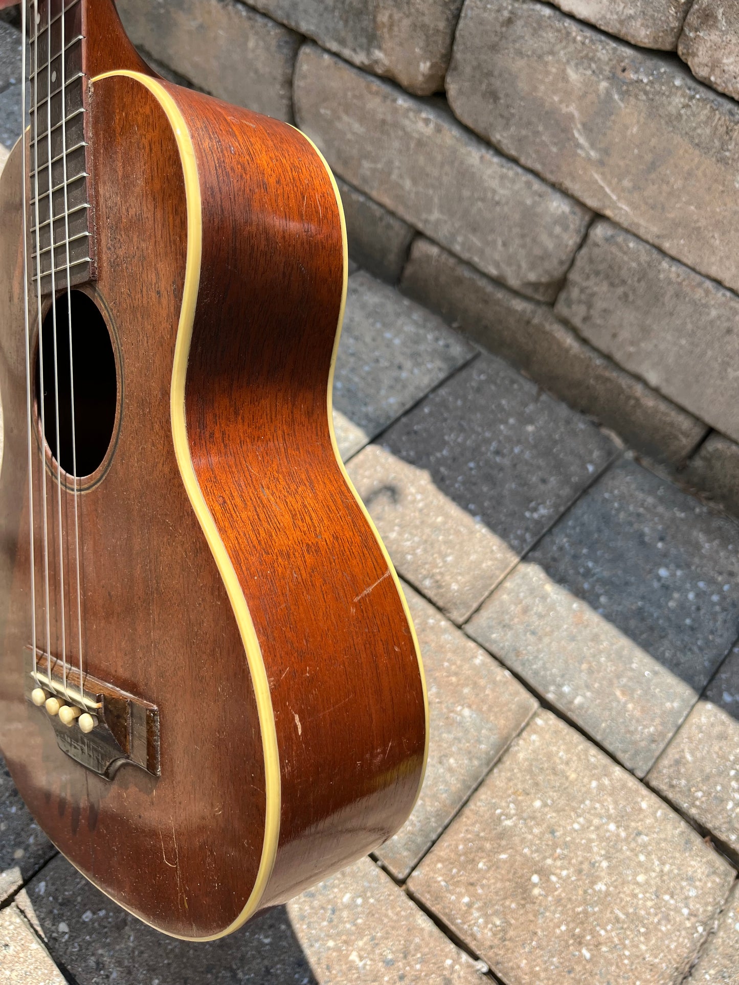 Vintage Gibson TU Tenor Ukulele