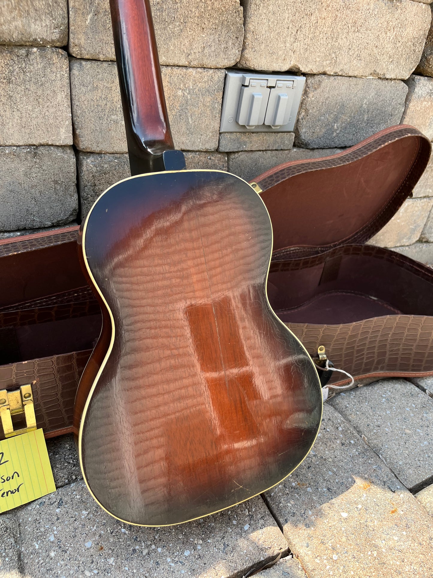 Vintage Gibson TU-2 Tenor Ukulele