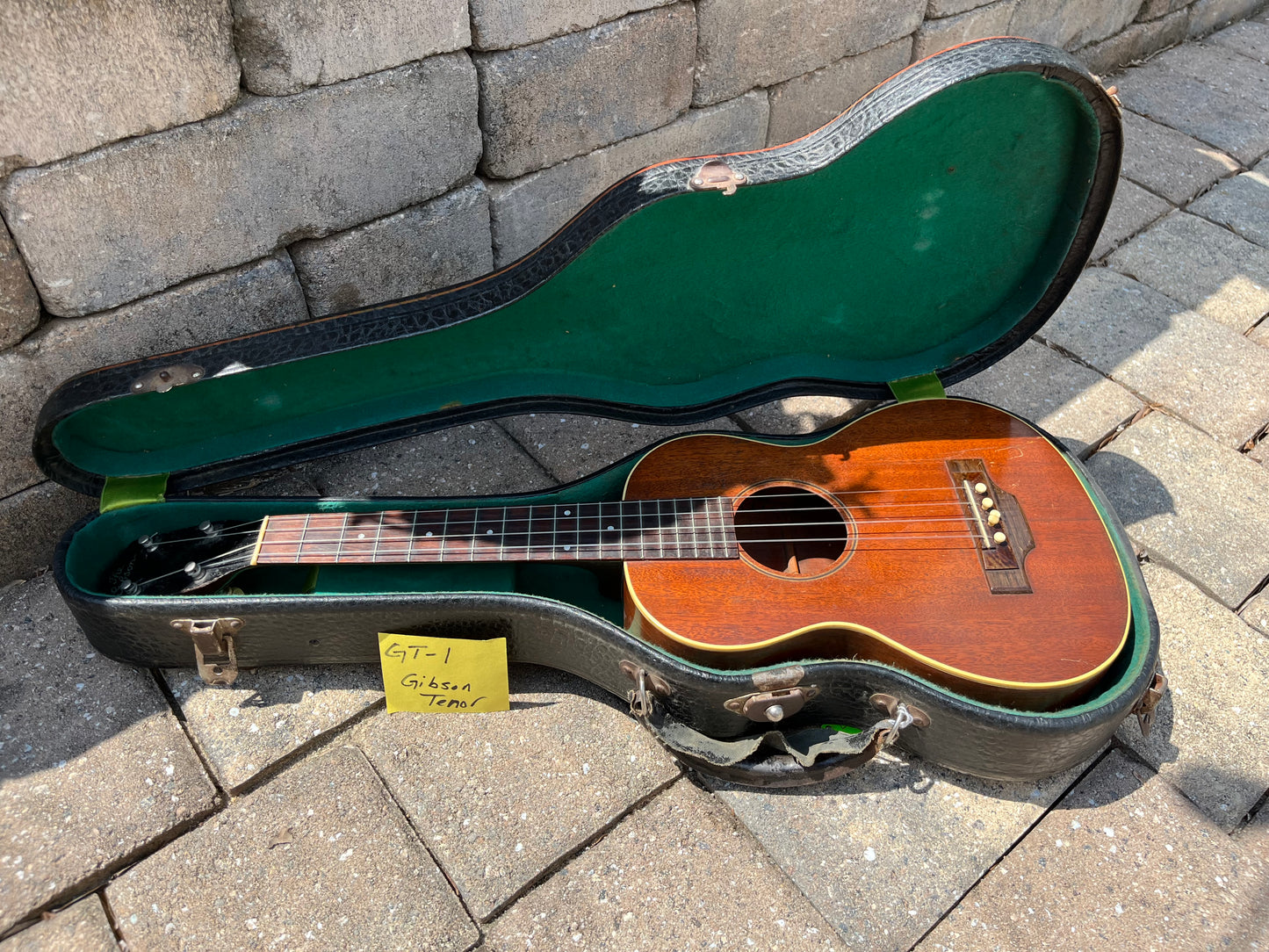 Vintage Gibson TU Tenor Ukulele