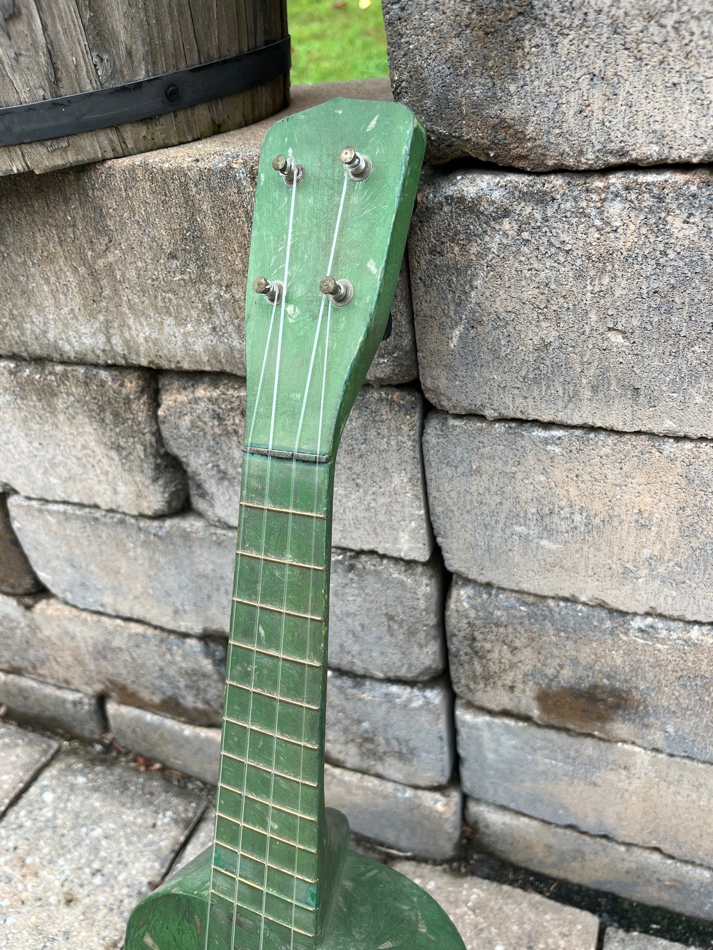 Vintage Harmony Green Crystal Ukulele