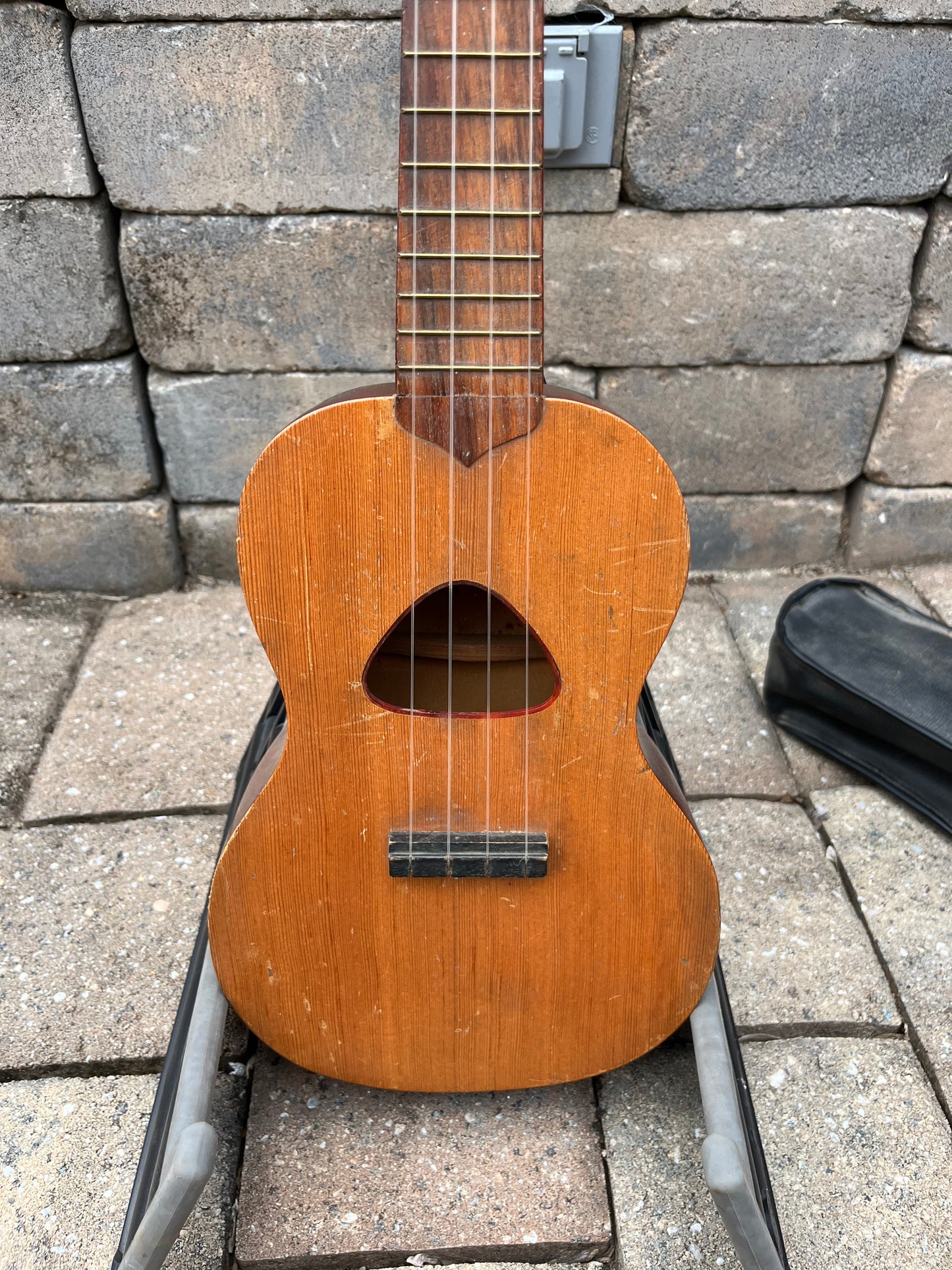 Vintage 1930’s Regal Wendell Hall TV Ukulele