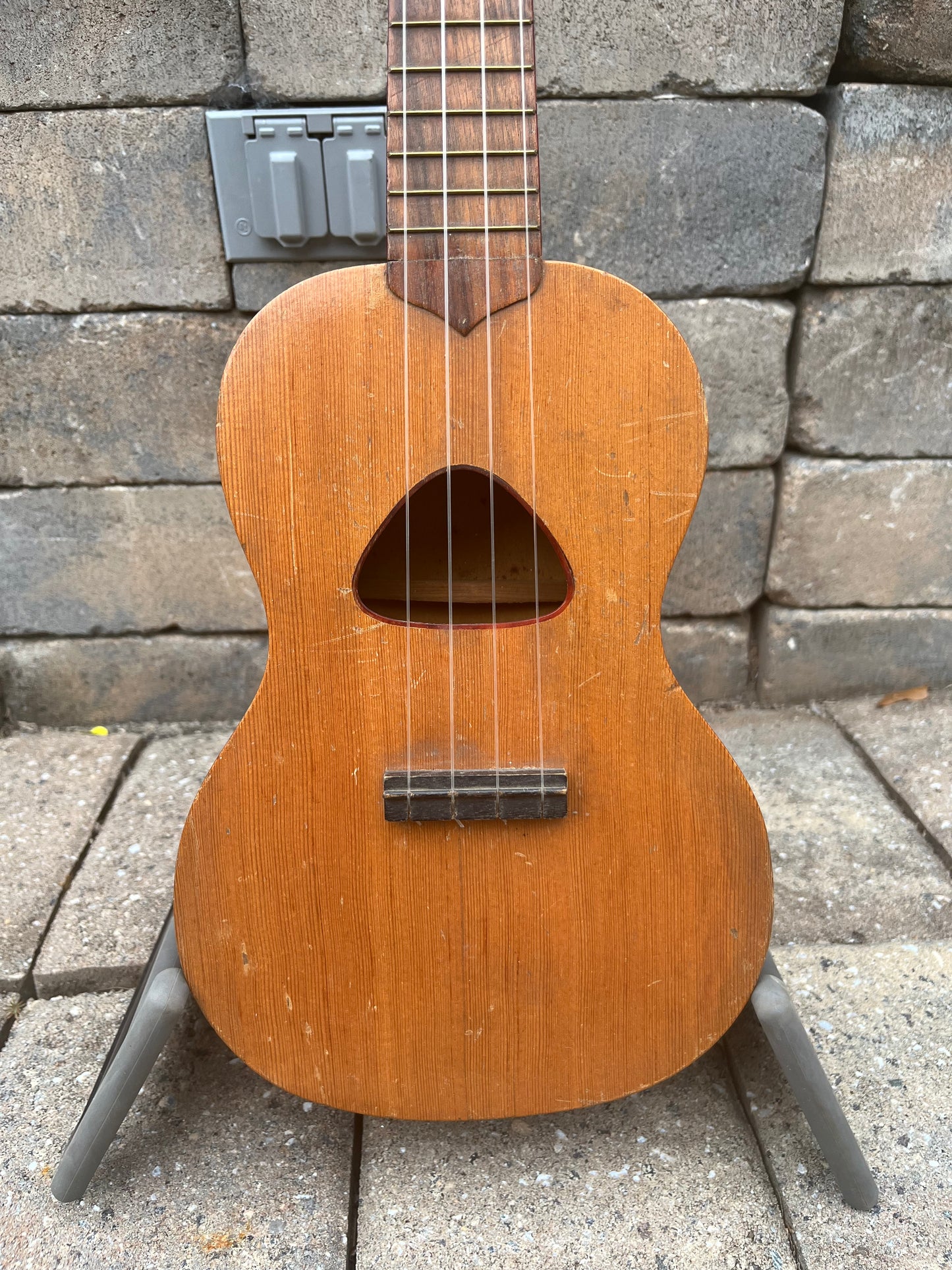 Vintage Regal Wendell Hall TV Concert Ukulele