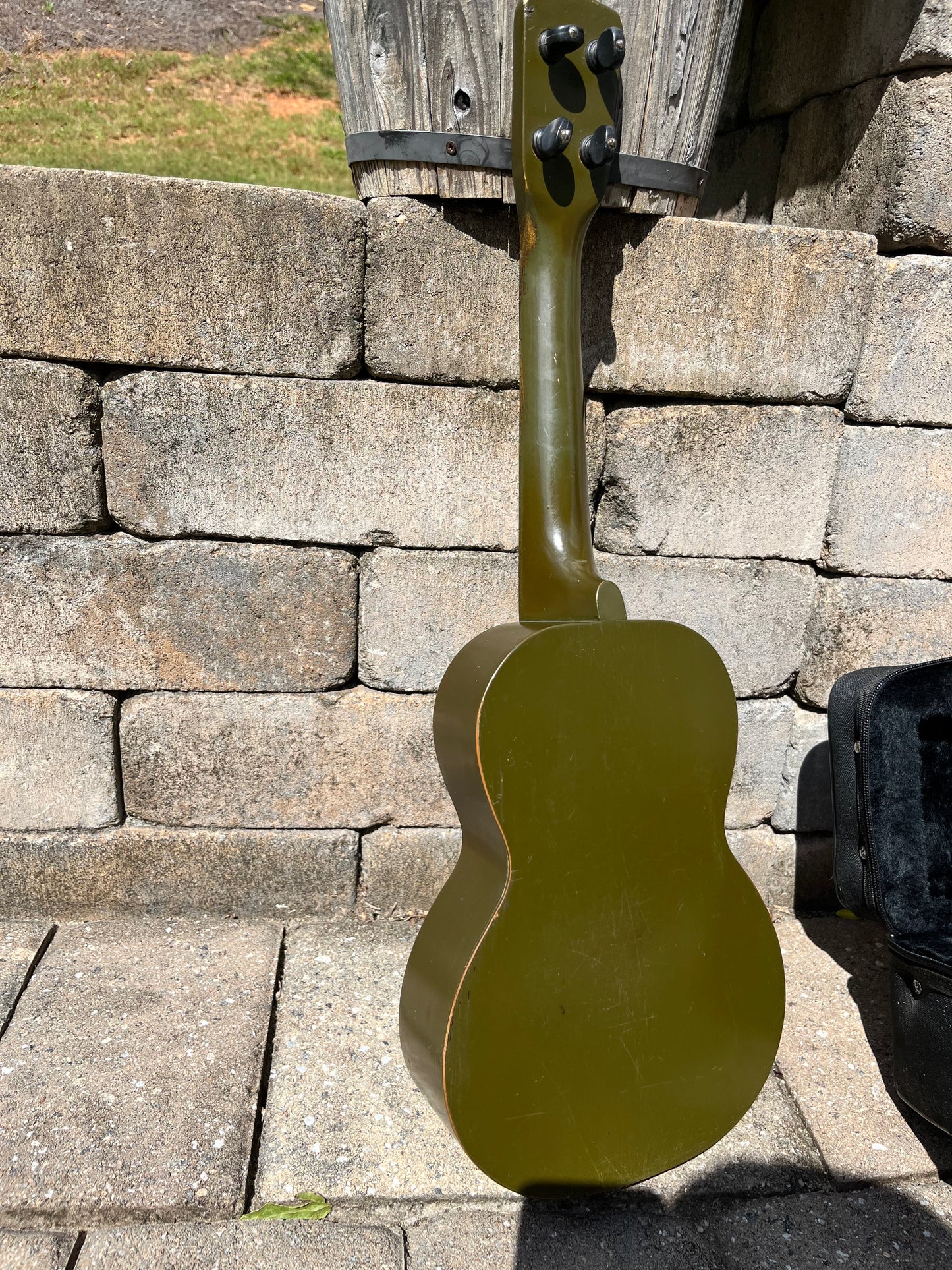 Vintage Regal Concert Green Ukulele