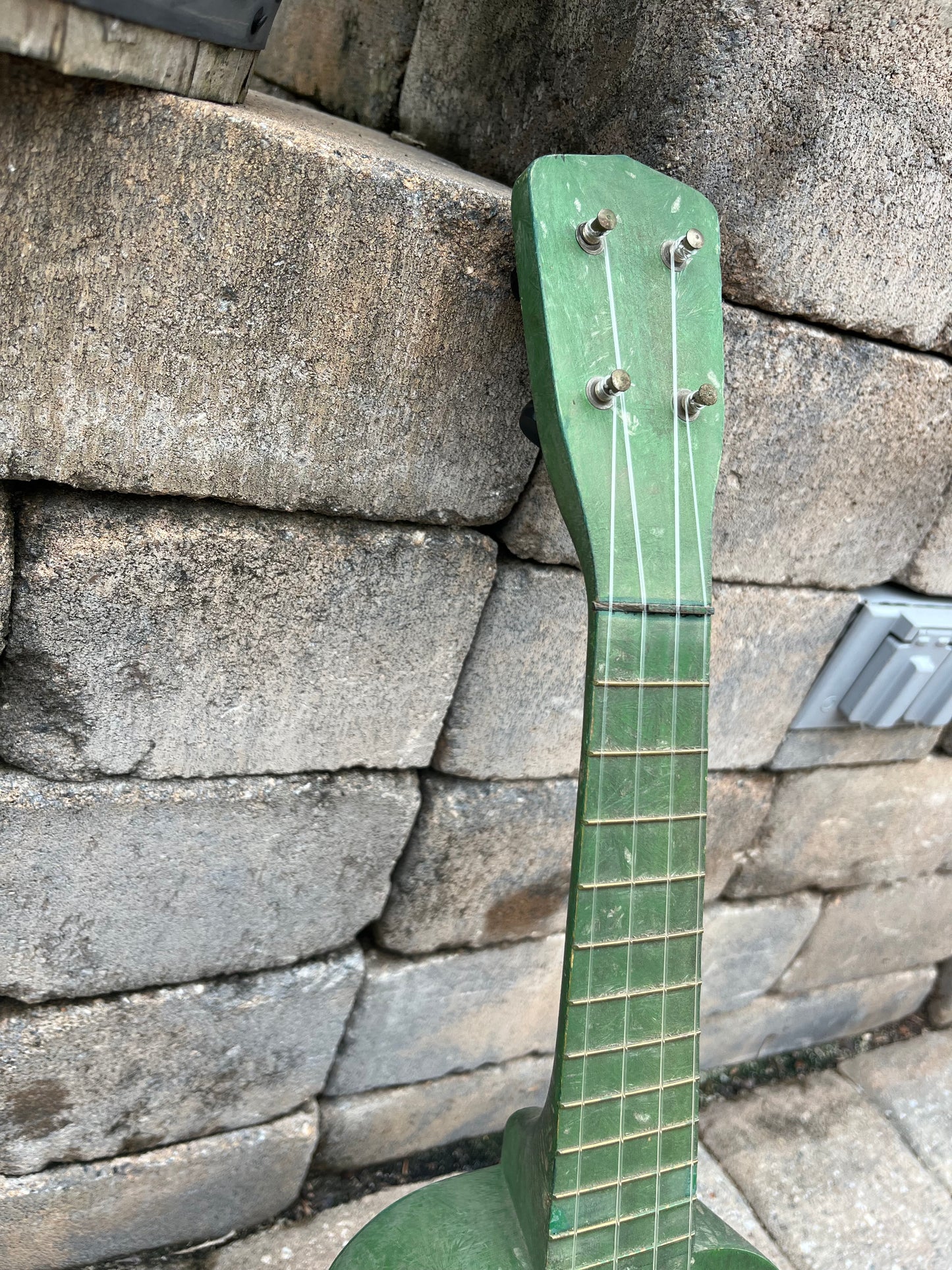 Vintage Harmony Green Crystal Ukulele