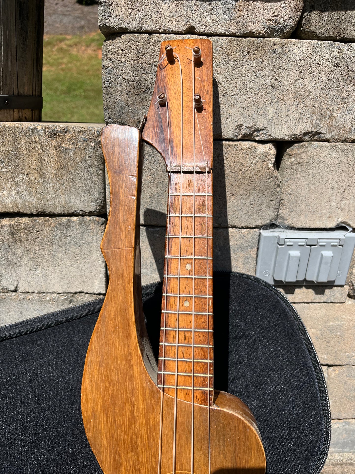 Vintage C Knutsen Harp Ukulele