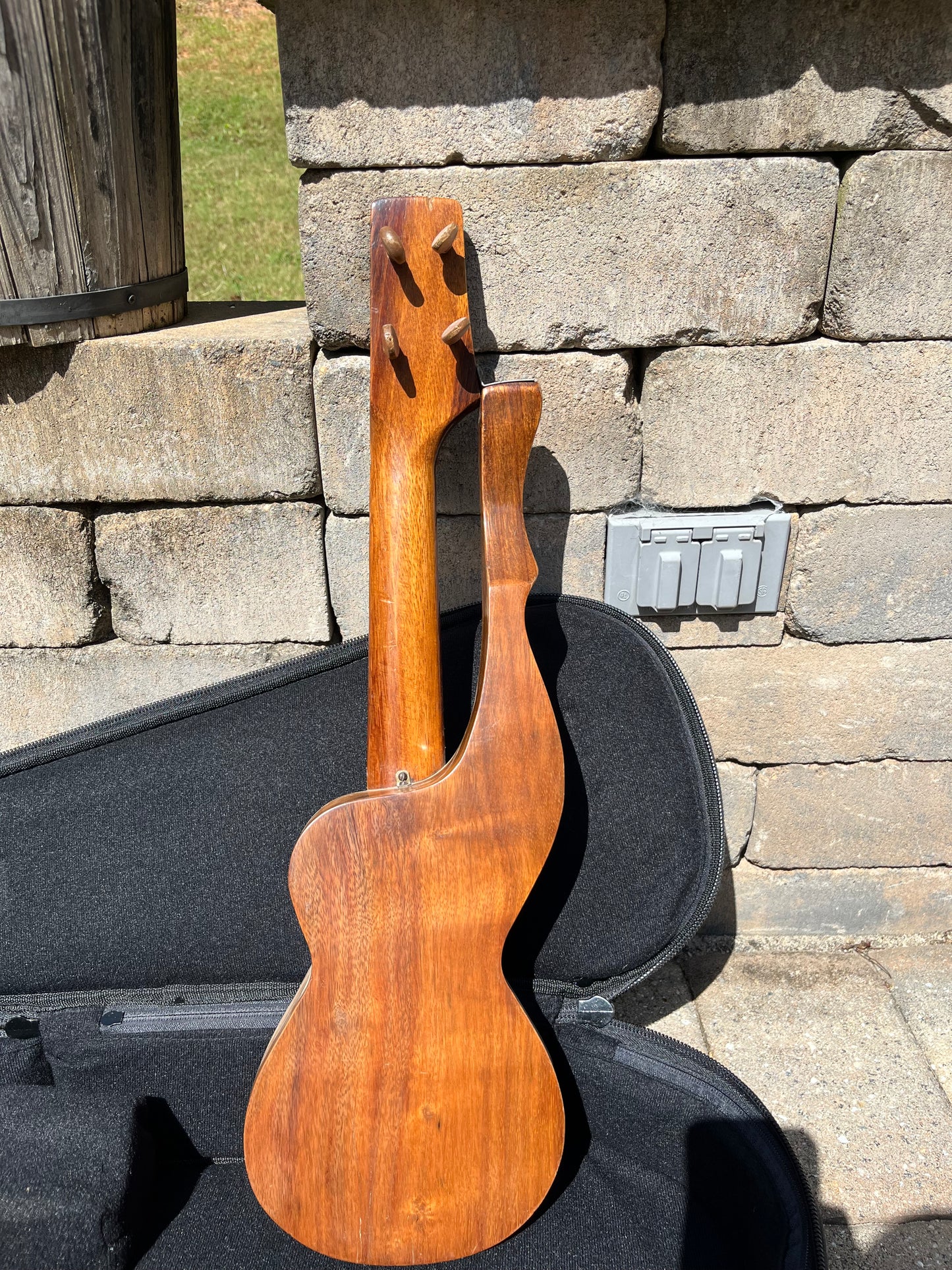 Vintage C Knutsen Harp Ukulele