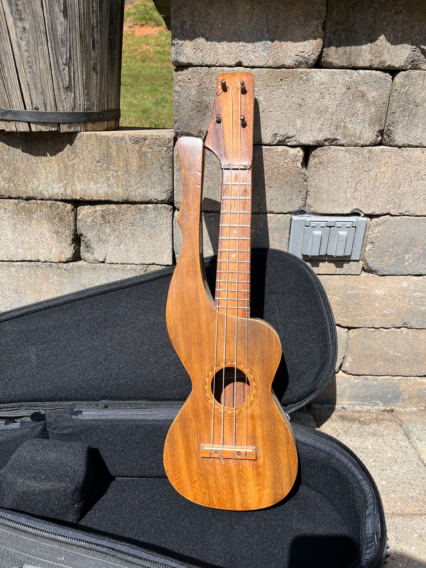 Vintage C Knutsen Harp Ukulele