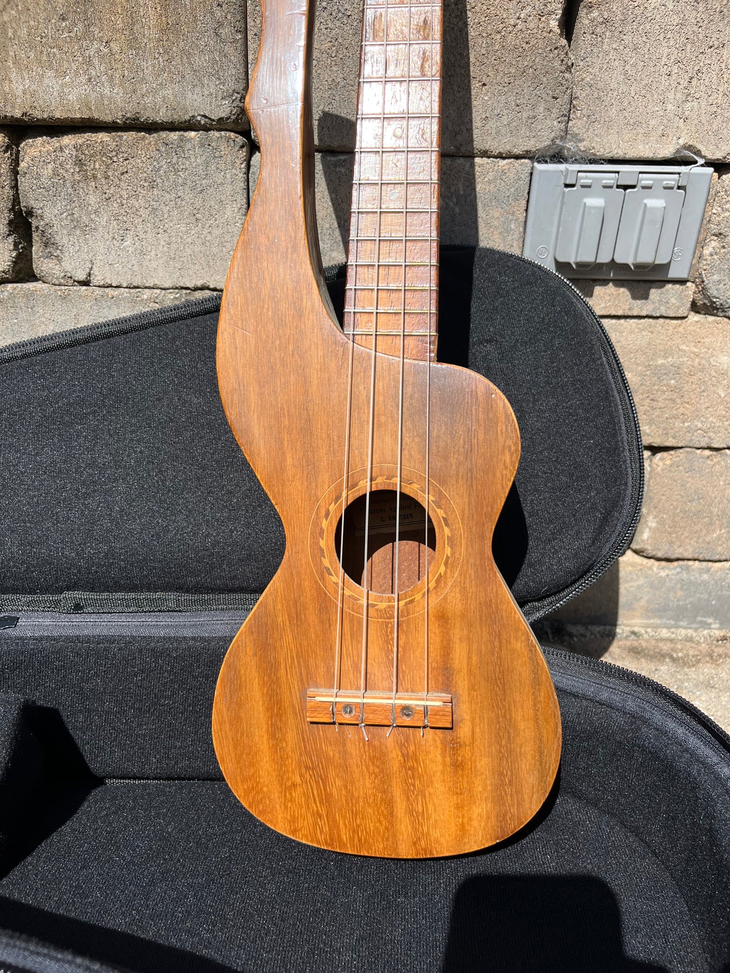 Vintage C Knutsen Harp Ukulele