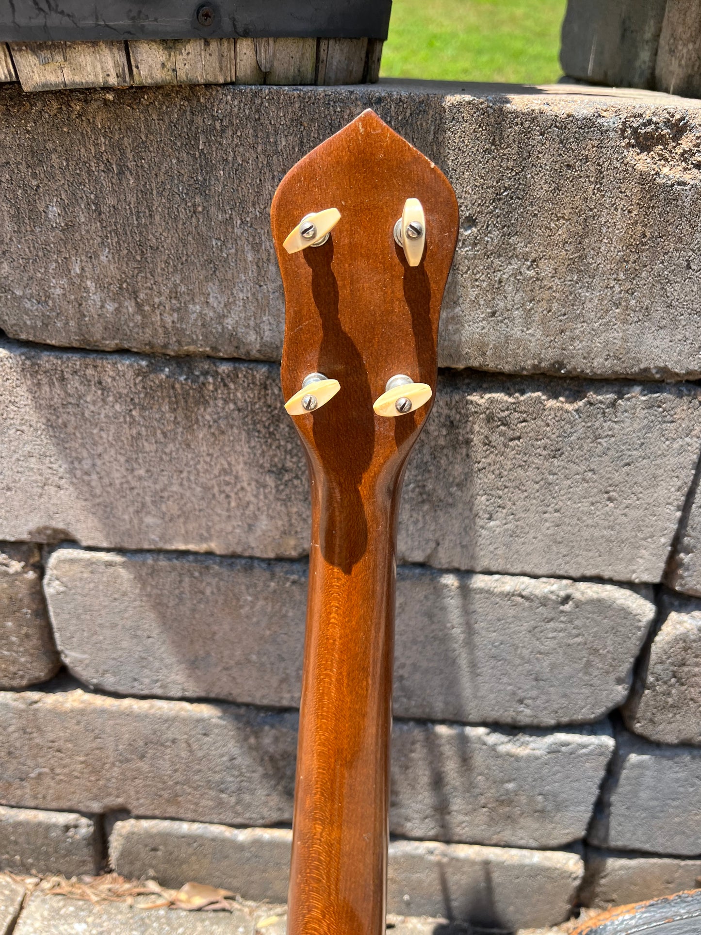 Vintage Gibson Ukulele Banjo Style 1