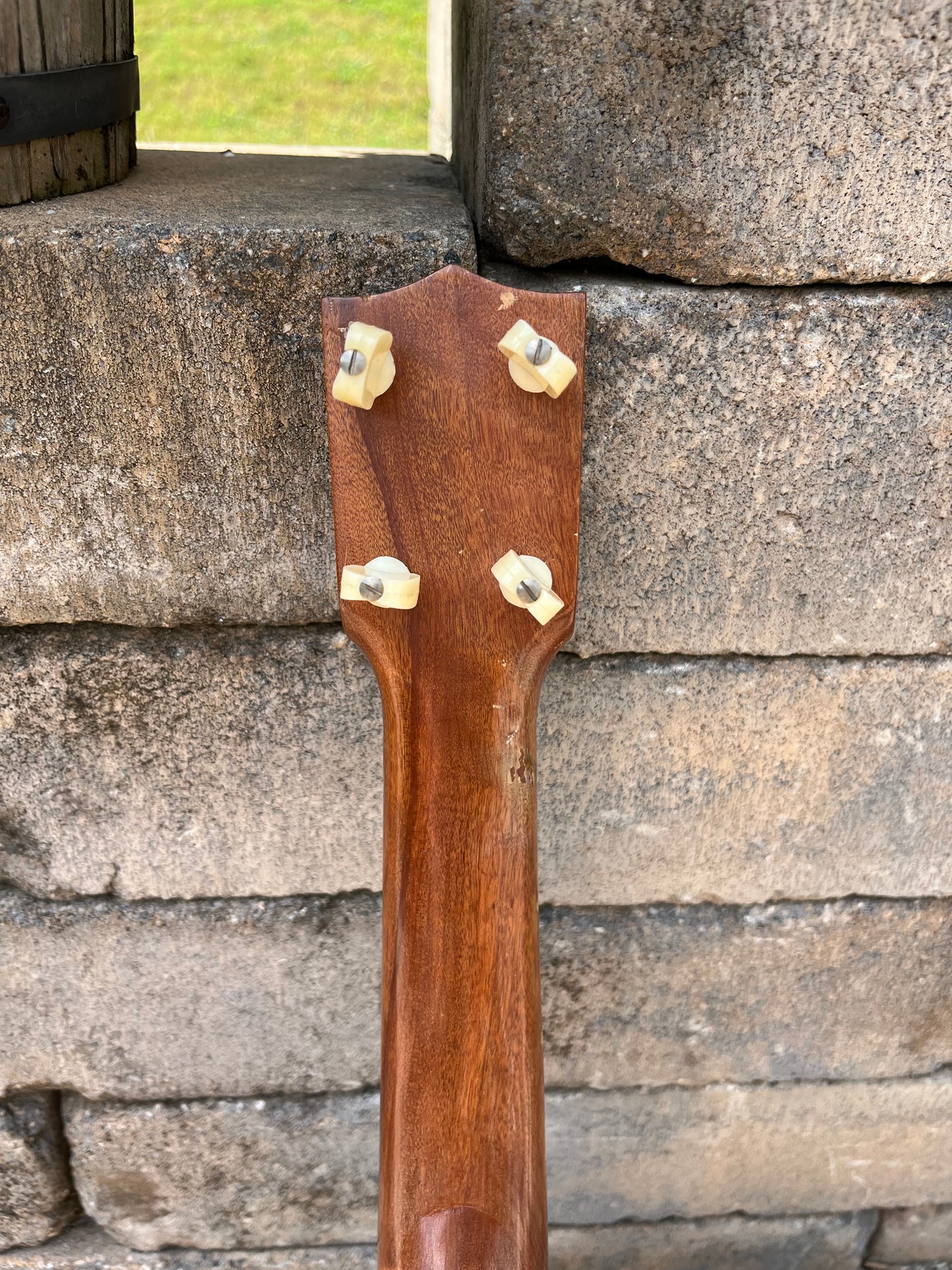 Vintage 1920’s 1930’s No Name Foreign Arched Back Soprano Ukulele