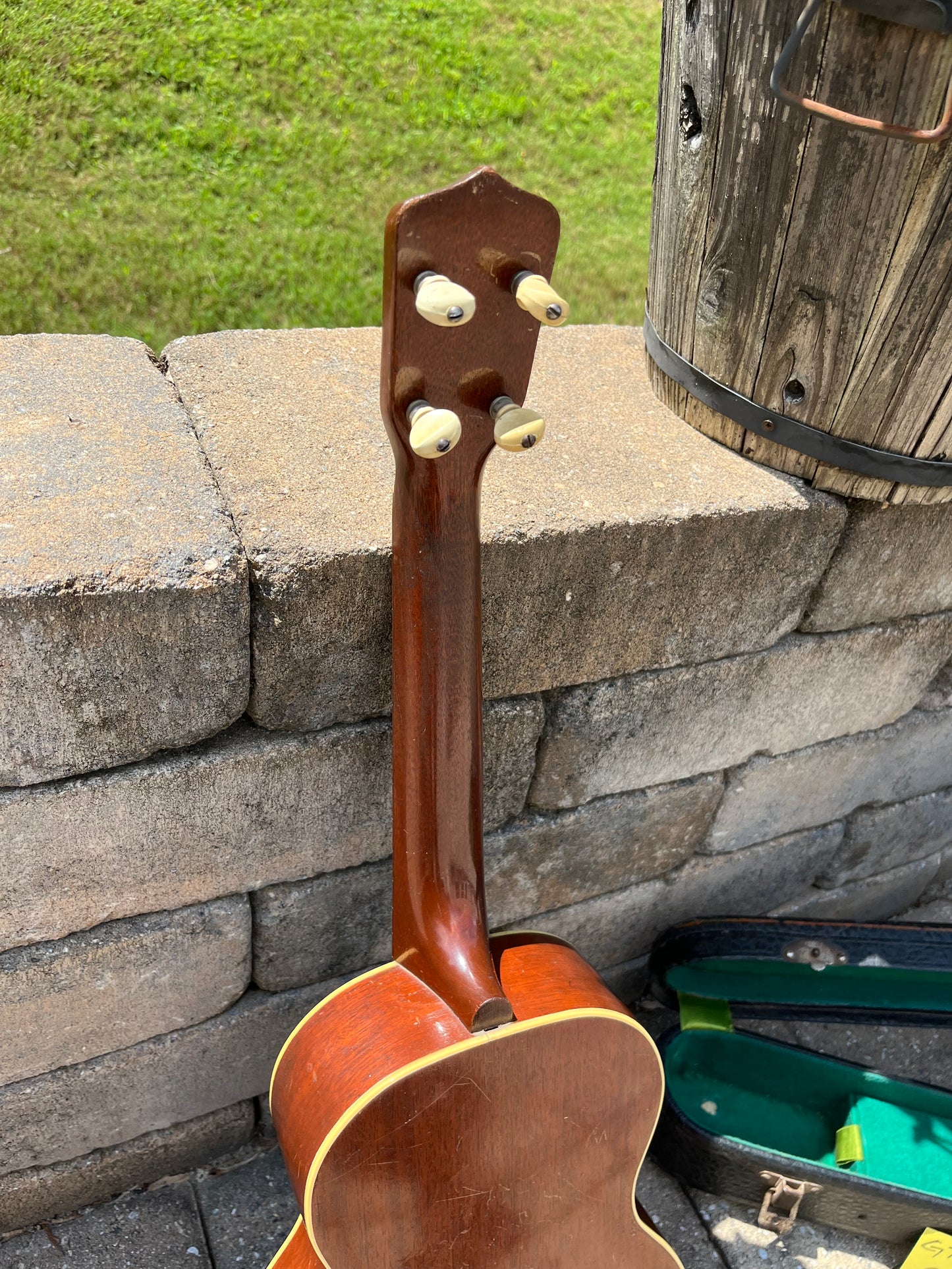 Vintage Gibson TU Tenor Ukulele