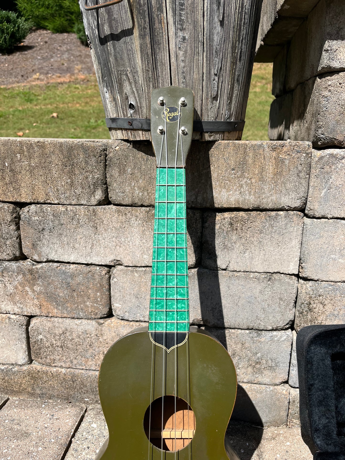 Vintage Regal Concert Green Ukulele