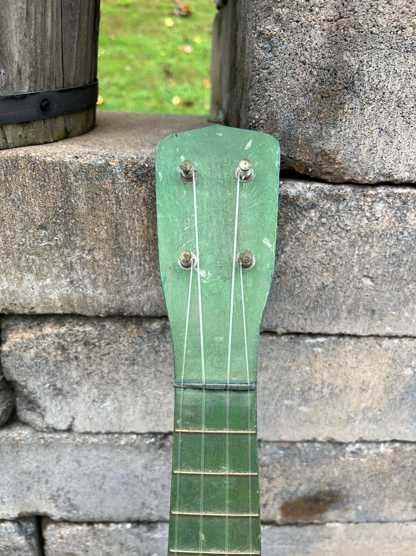 Vintage Harmony Green Crystal Ukulele
