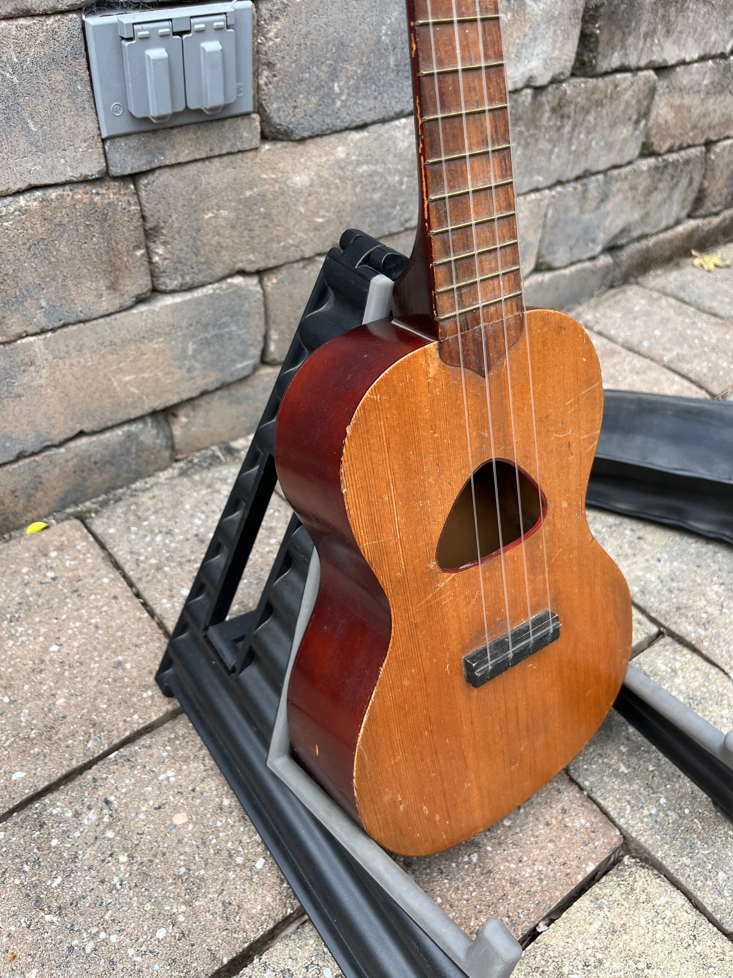 Vintage 1930’s Regal Wendell Hall TV Ukulele