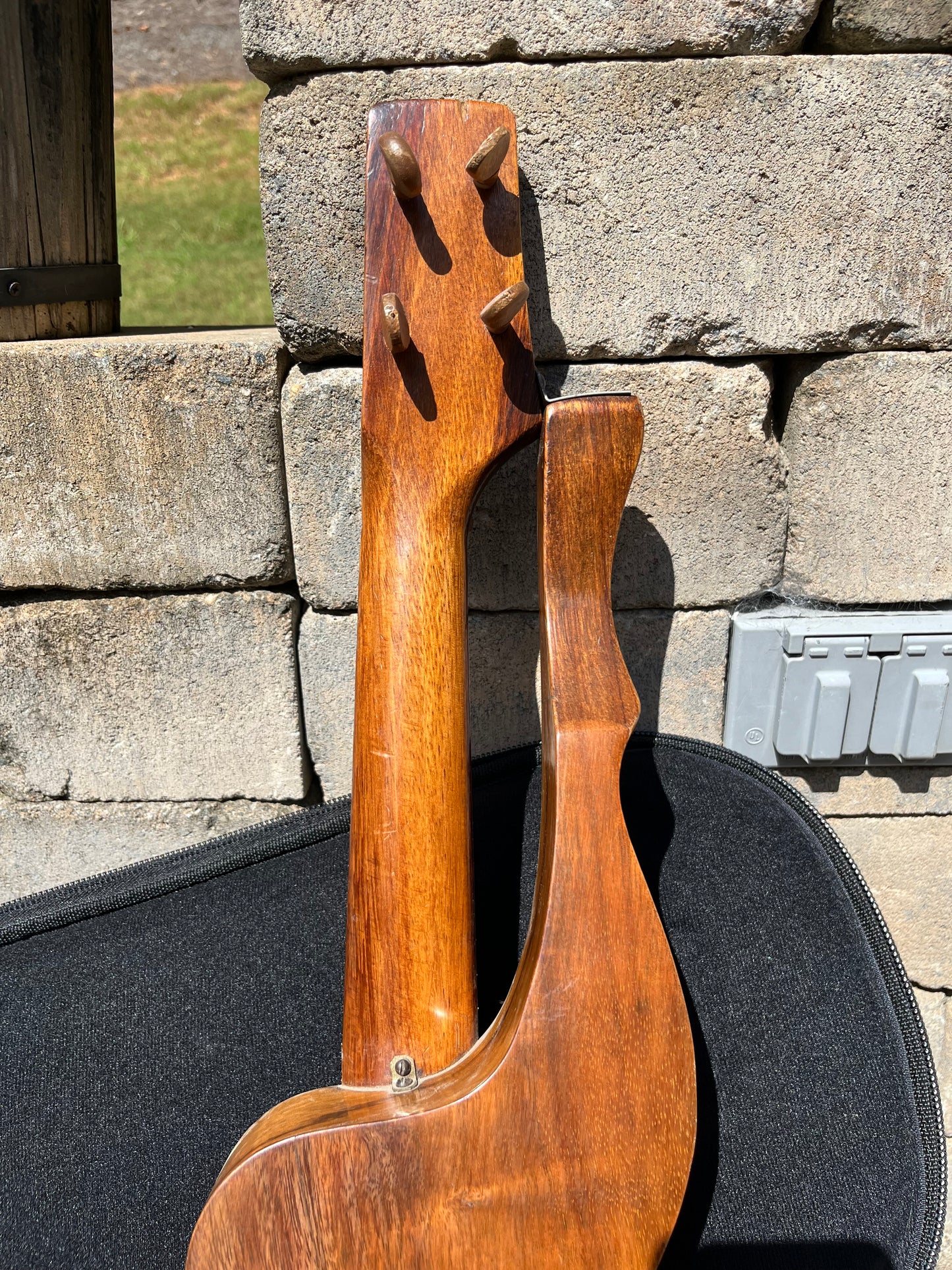 Vintage C Knutsen Harp Ukulele