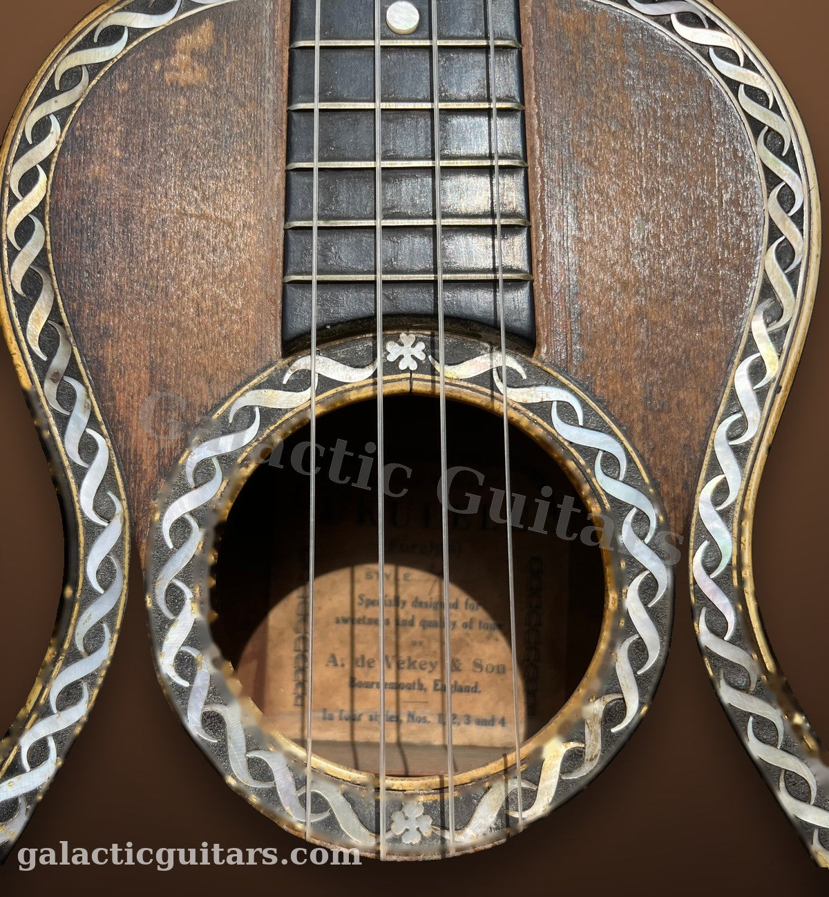 Vintage De-VeKey Style 4 Ukulele