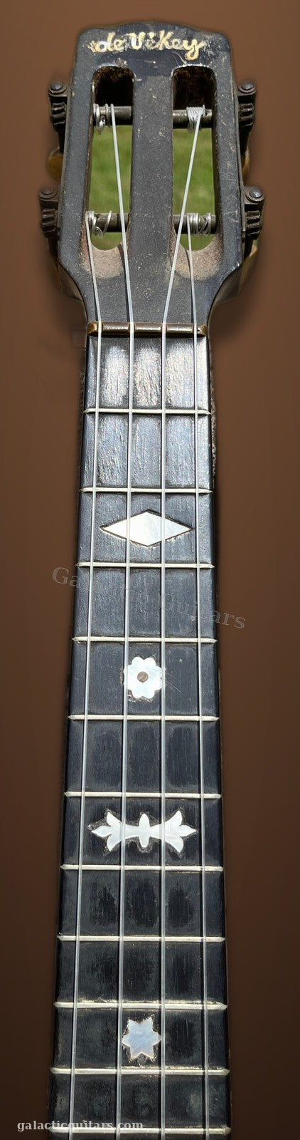 Vintage De-VeKey Style 4 Ukulele